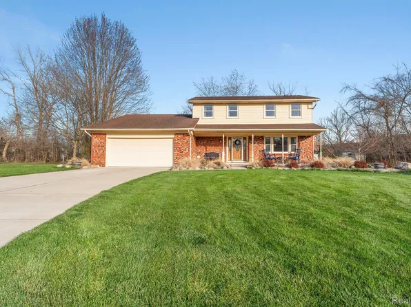 7831 Siding Ct, Grosse Ile, MI 48138