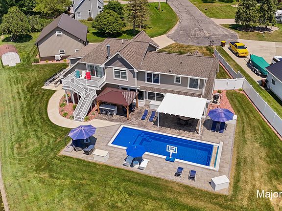 5th image of 291 Lake Point Dr