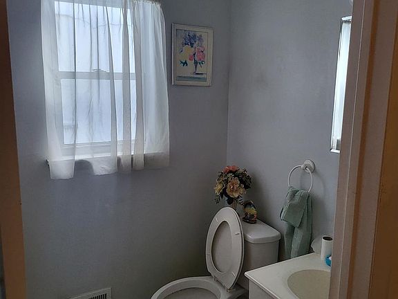 5th image of 54 State St