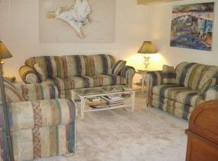 523 Redwood Ln, Schaumburg, IL 60193