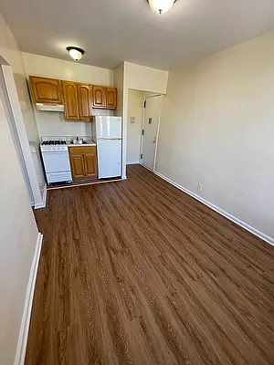 Rented by Metropolis International Realty Inc. | media 8