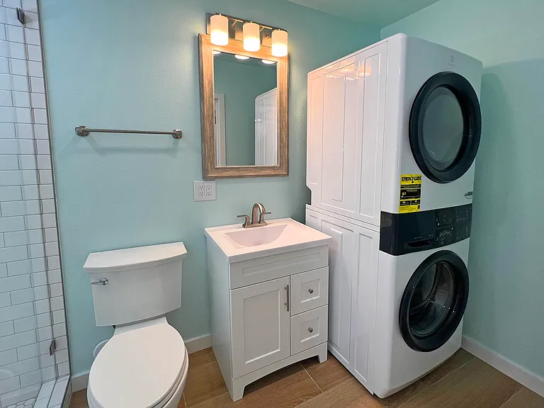 221 W Alamar Ave #C — Photo 13