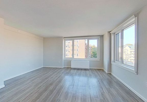 3rd image of 17802 Hillside Ave APT 616
