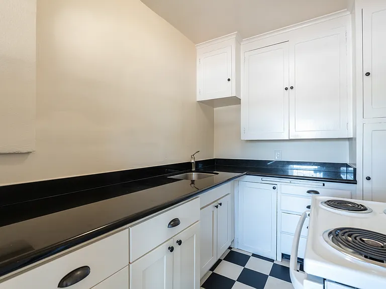 Austin Apartments — Photo 10