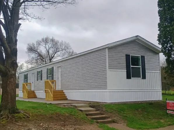 1206 Carl Ct, Plainwell, MI 49080