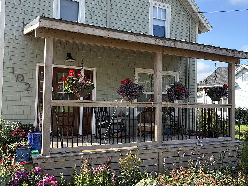 1st image of 102 Victoria St W