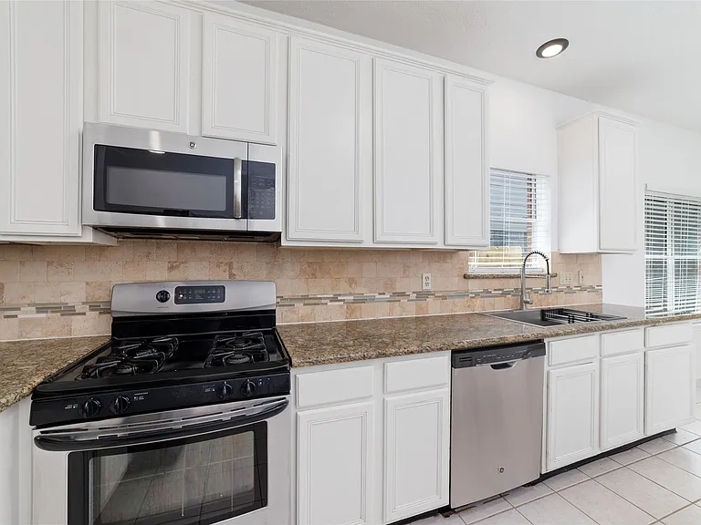 4211 Torrey Creek Ln — Photo 15