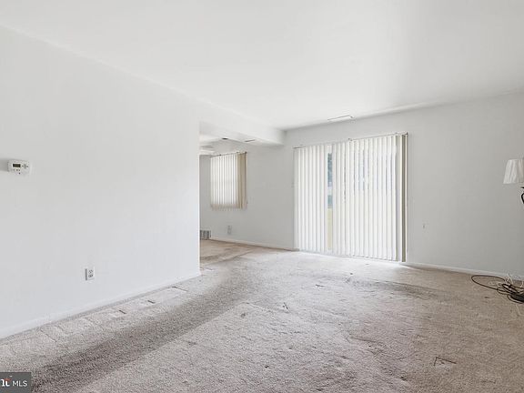 5th image of 42 Kearney Dr