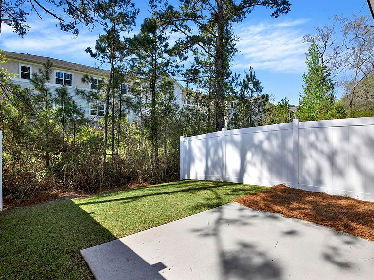 77 Dorsey Dr — Photo 28