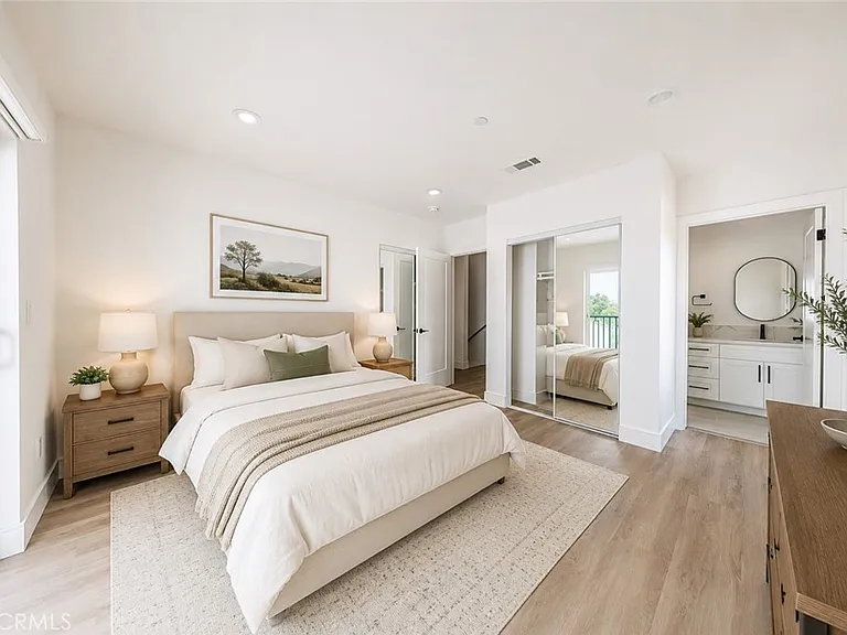 1243 N Sycamore Ave — Photo 5
