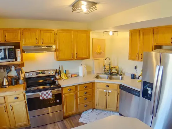 416 Butterfield Rd, Manhattan, KS 66502