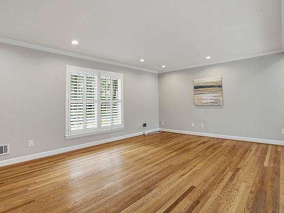 4th image of 3109 Sherry Dr