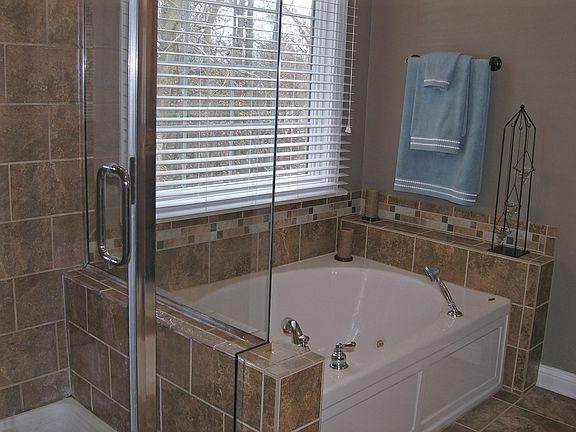 Baster Bath w/ whirlpool