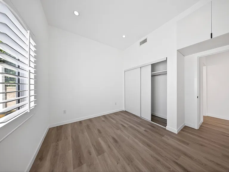 14827 Dearborn St — Photo 20