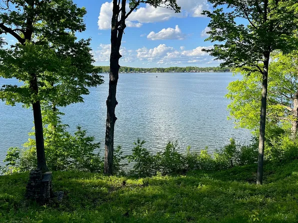 3931 S Shore Dr, Lapeer, MI 48446