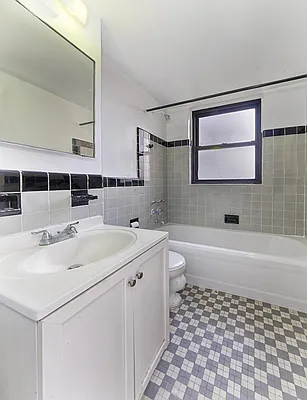 Rented by Bank Neary | media 4