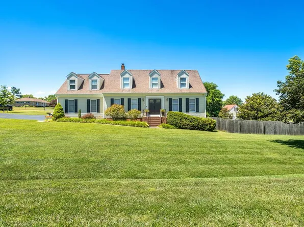 19392 McCray Dr, Abingdon, VA 24211