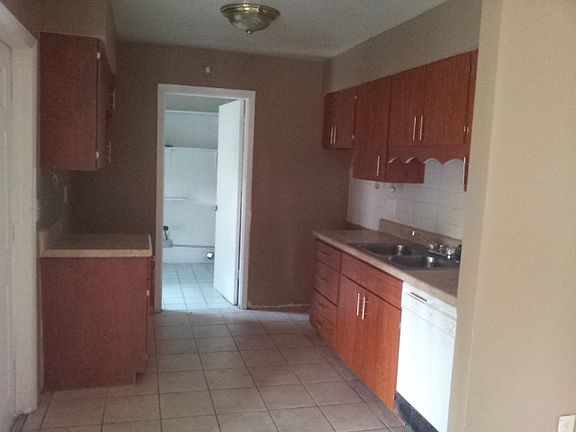 3rd image of 932 Black Oak Ct