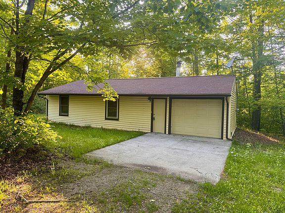 2nd image of 2477 Yordy Rd