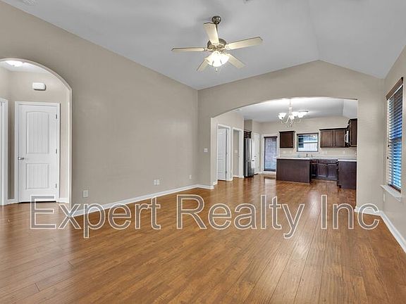 3rd image of 1633 Cove Dr