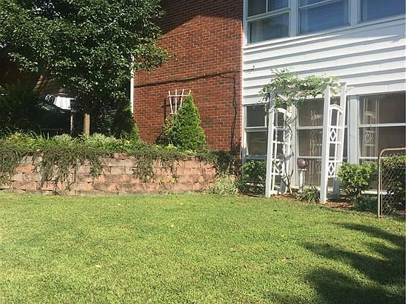 2nd image of 4435 Woodbine Ave