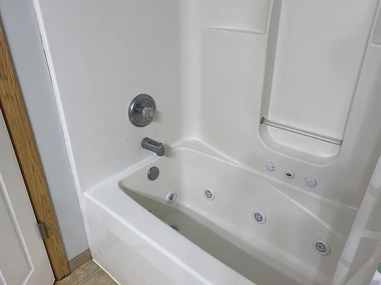 860 Independence Dr — Photo 12