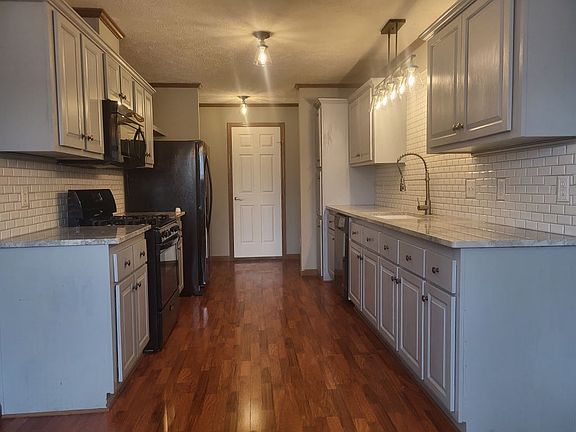 3rd image of 1147 Country Club Rd #402