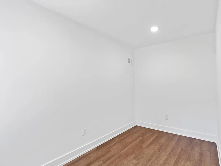 231 W Atlantic St — Photo 7