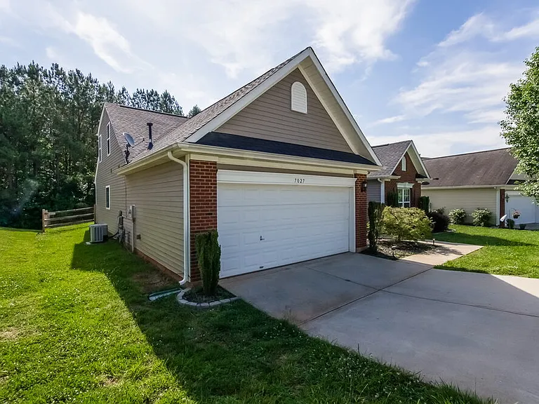 7027 Merrymount Ct — Photo 2