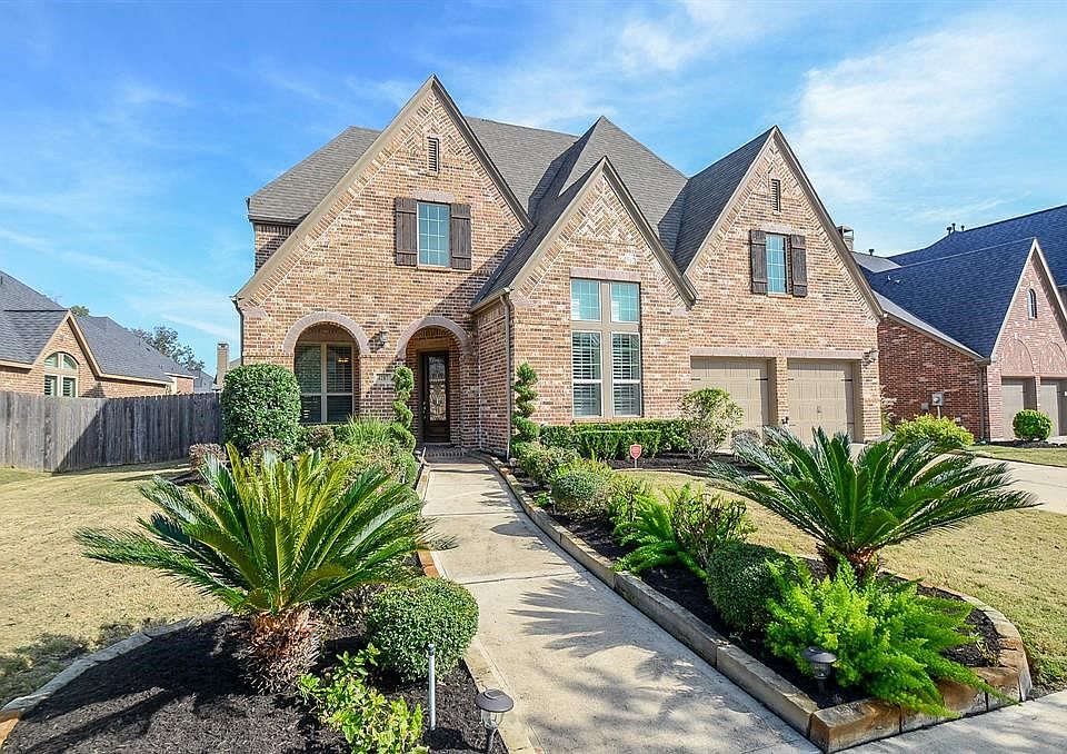 Welcome home to 4207 Pebble Heights! This home has mature and lush landscaping for maximum curb appeal! Owners spared no expense creating a yard that you will remember!