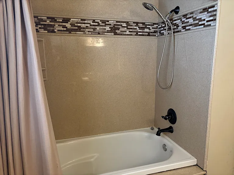 610 W Bullock St — Photo 13