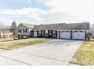 20 Shawnee Dr, Saint Charles, MO
