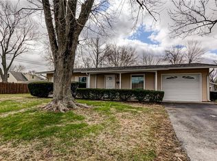 77 Ridgeway Dr, Decatur, IL 62521