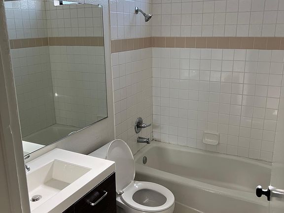 5th image of 1321 N Vista St #304