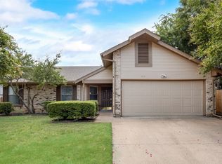 4219 Annies Ln, Arlington, TX 76016