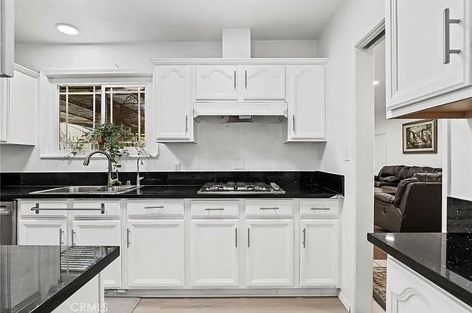 9945 Gaviota Ave — Photo 3