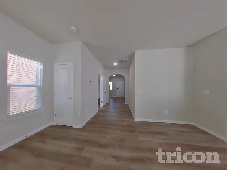 201 Spring Knoll Dr — Photo 3