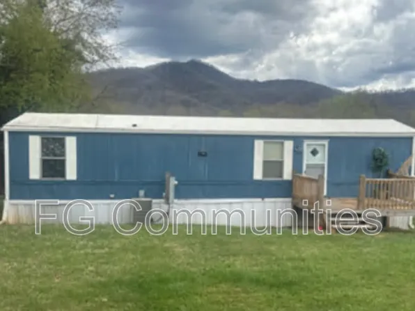 17 Country Village Dr, Candler, NC 28715