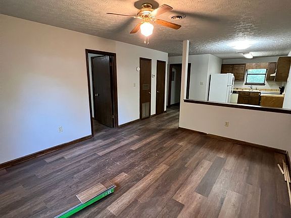 3rd image of 212 Laurie Dr