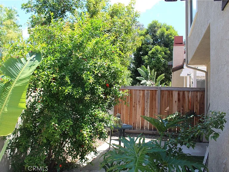 32 Stanford Ct #16 — Photo 2
