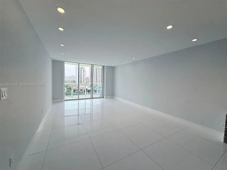 19390 Collins Ave #907 — Photo 5