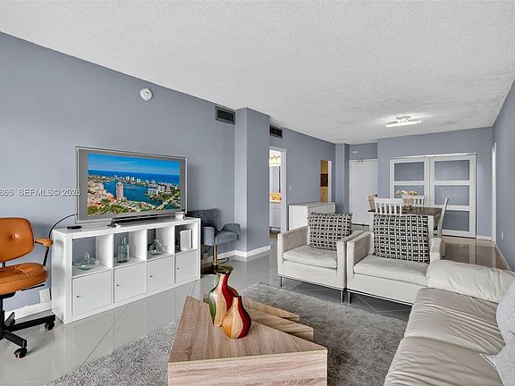 5th image of 300 Bayview Dr APT 1009