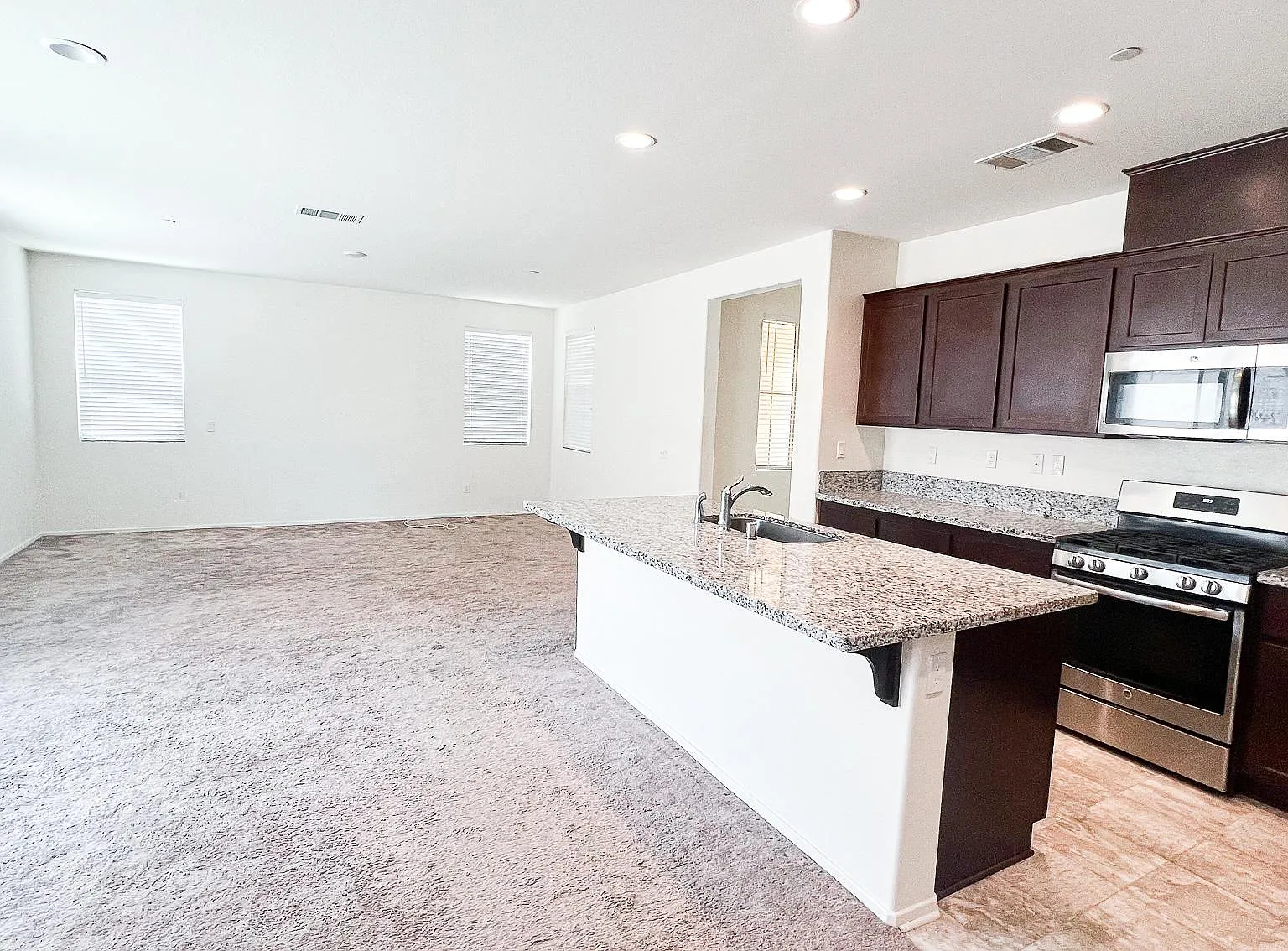 3 bed, 1662 sqft, $2,995 — Photo 2