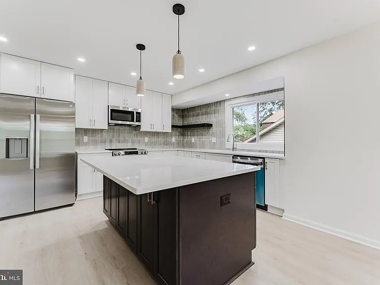 7107 Sontag Way — Photo 9