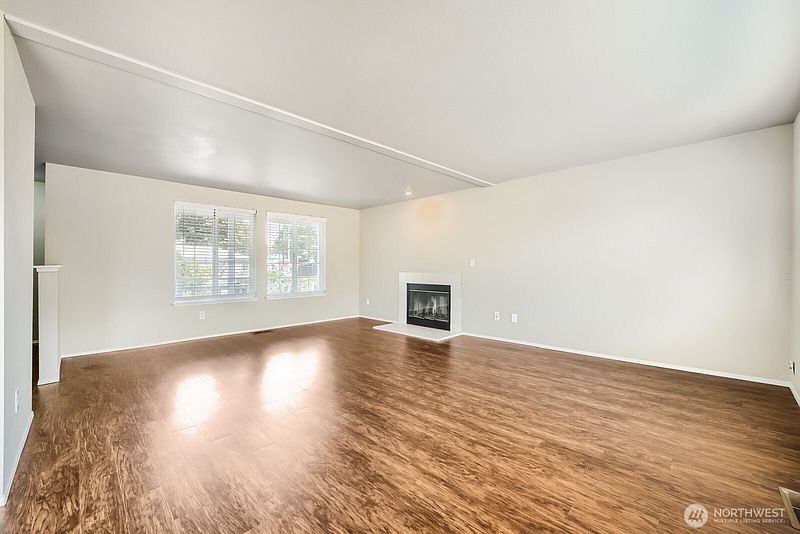 4th image of 4206 N Pearl Street