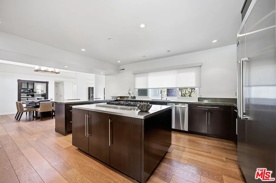 4 bed, 3.5 bath, 2819 sqft, $15,000 — Photo 2