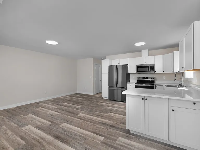 223 SE Thomas St #1 — Photo 1