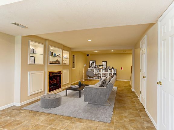 5th image of 2920 Niagara Dr