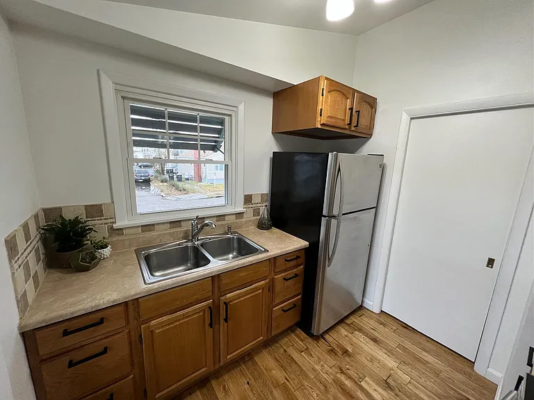72 Victoria St — Photo 15