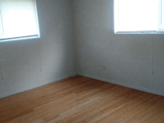5th image of 3351 N Kinser Pike